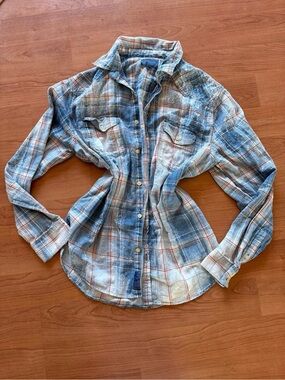 “ We the People “Womens Blue Plaid Button-Down Shirt